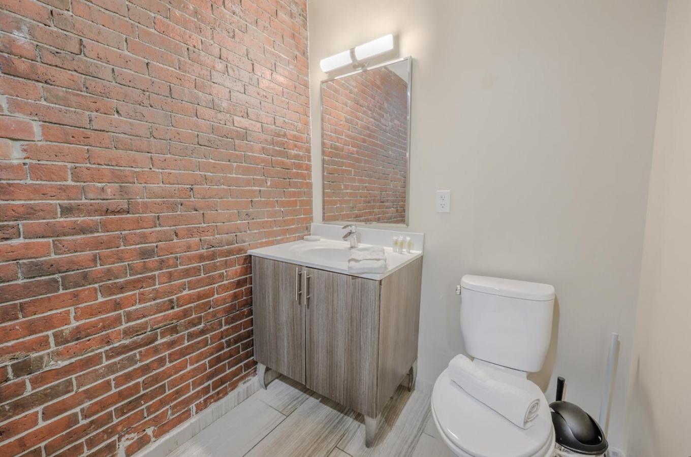 Unbeatable Location 4 Bed Loft Parking Optional Apartamento *