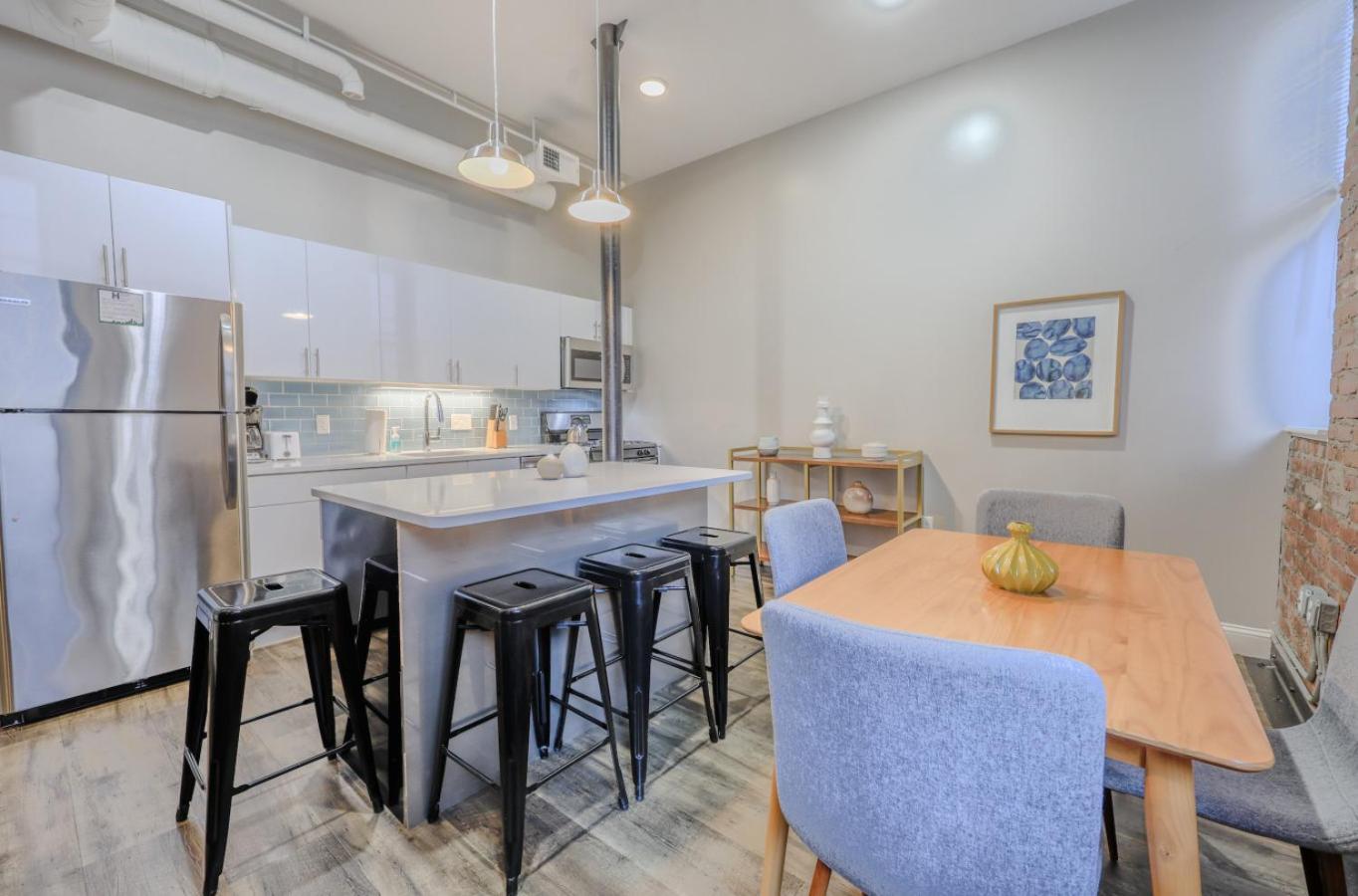 Unbeatable Location 4 Bed Loft Parking Optional Apartamento