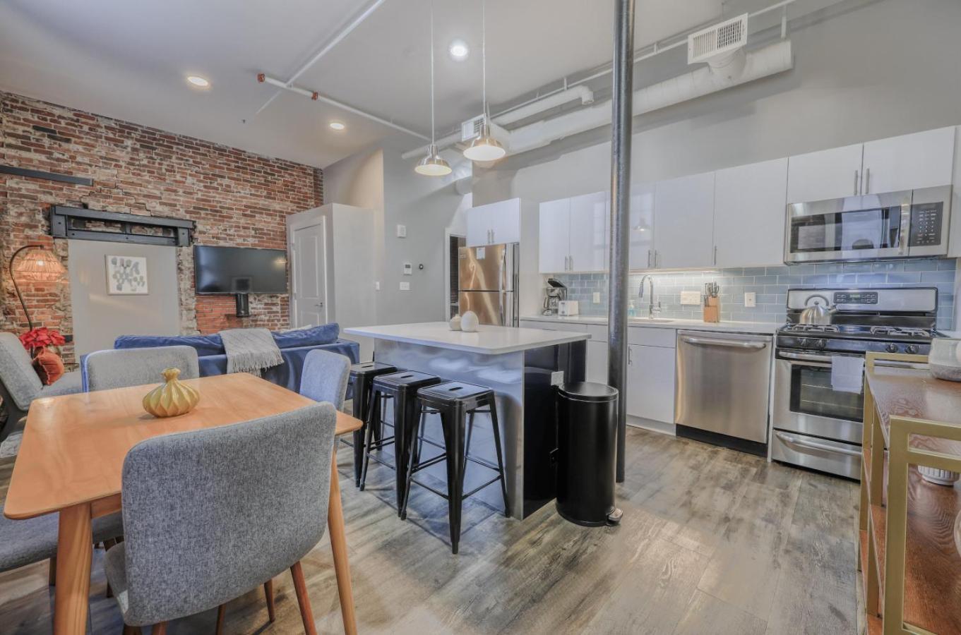 Unbeatable Location 4 Bed Loft Parking Optional Apartamento *